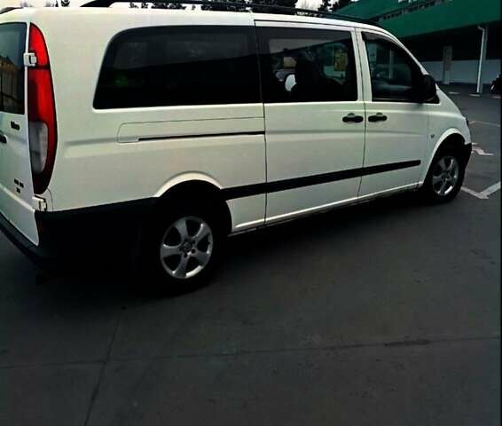 Белый Мерседес Вито, объемом двигателя 2.15 л и пробегом 426 тыс. км за 8500 $, фото 1 на Automoto.ua