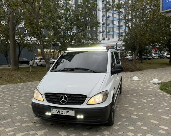 Белый Мерседес Вито, объемом двигателя 2.15 л и пробегом 371 тыс. км за 7900 $, фото 1 на Automoto.ua