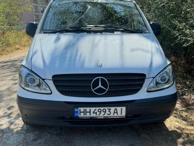 Белый Мерседес Вито, объемом двигателя 2.1 л и пробегом 244 тыс. км за 10500 $, фото 1 на Automoto.ua