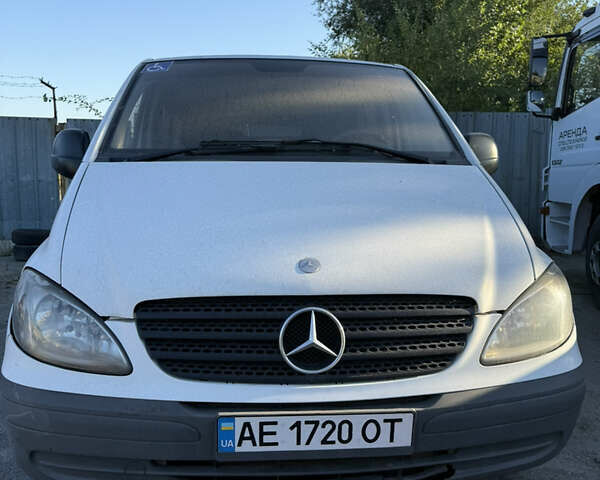 Белый Мерседес Вито, объемом двигателя 2.15 л и пробегом 364 тыс. км за 5200 $, фото 1 на Automoto.ua