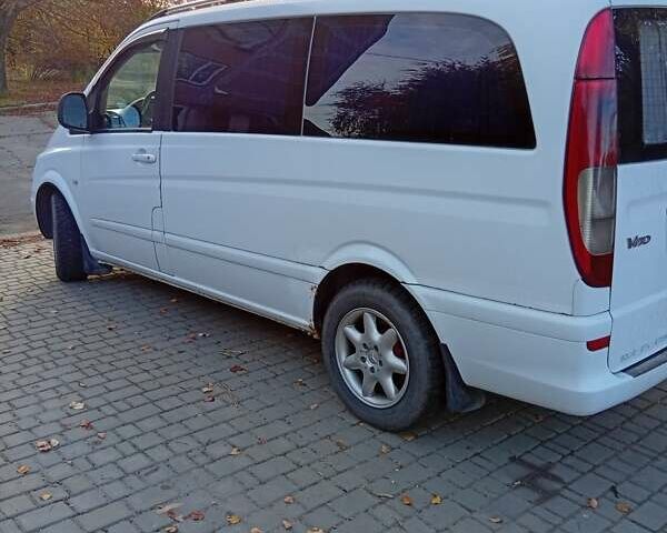 Белый Мерседес Вито, объемом двигателя 2.15 л и пробегом 330 тыс. км за 9300 $, фото 1 на Automoto.ua