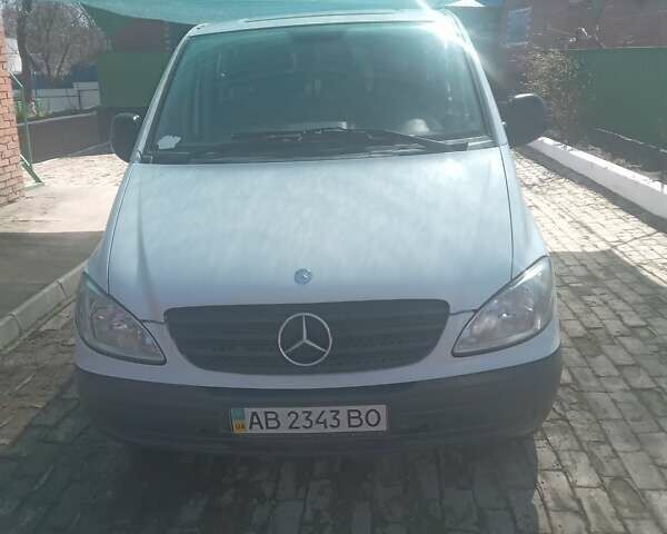 Белый Мерседес Вито, объемом двигателя 2.15 л и пробегом 172 тыс. км за 9500 $, фото 1 на Automoto.ua