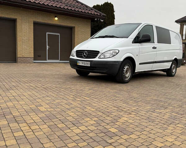 Белый Мерседес Вито, объемом двигателя 2.15 л и пробегом 356 тыс. км за 8000 $, фото 1 на Automoto.ua