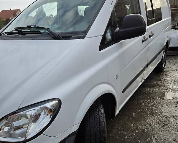 Белый Мерседес Вито, объемом двигателя 2.2 л и пробегом 325 тыс. км за 8500 $, фото 1 на Automoto.ua