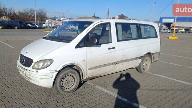 Белый Мерседес Вито, объемом двигателя 2.2 л и пробегом 446 тыс. км за 4600 $, фото 1 на Automoto.ua