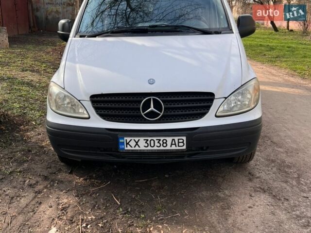 Белый Мерседес Вито, объемом двигателя 2.15 л и пробегом 270 тыс. км за 9999 $, фото 1 на Automoto.ua