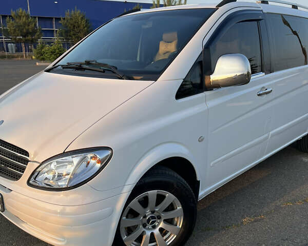 Белый Мерседес Вито, объемом двигателя 2.15 л и пробегом 375 тыс. км за 10500 $, фото 1 на Automoto.ua