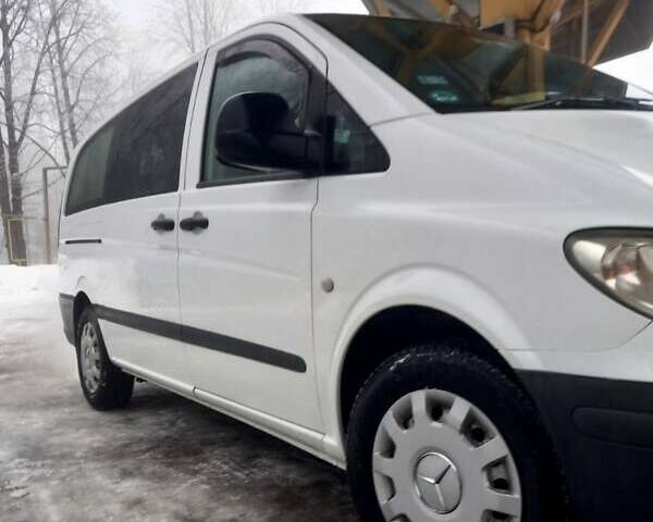Белый Мерседес Вито, объемом двигателя 2.2 л и пробегом 333 тыс. км за 9850 $, фото 1 на Automoto.ua