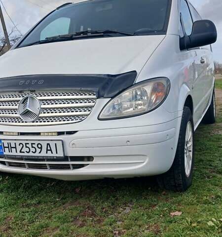 Белый Мерседес Вито, объемом двигателя 2.15 л и пробегом 335 тыс. км за 12000 $, фото 1 на Automoto.ua
