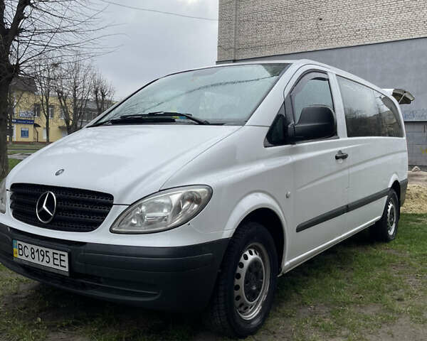 Белый Мерседес Вито, объемом двигателя 2.2 л и пробегом 332 тыс. км за 10499 $, фото 1 на Automoto.ua
