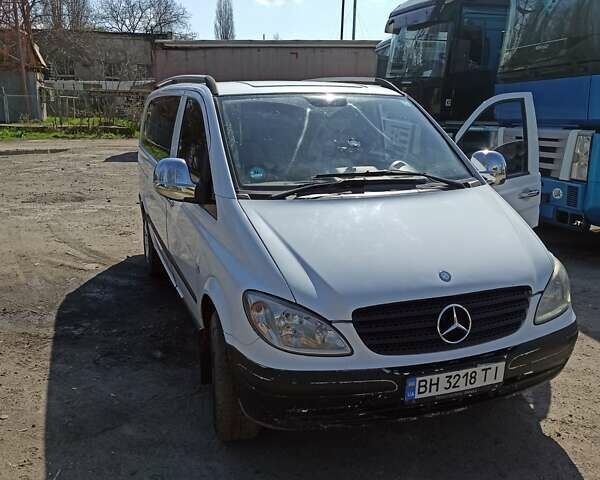 Белый Мерседес Вито, объемом двигателя 2.15 л и пробегом 265 тыс. км за 9500 $, фото 1 на Automoto.ua