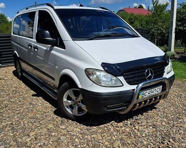 Белый Мерседес Вито, объемом двигателя 2.15 л и пробегом 338 тыс. км за 9200 $, фото 1 на Automoto.ua