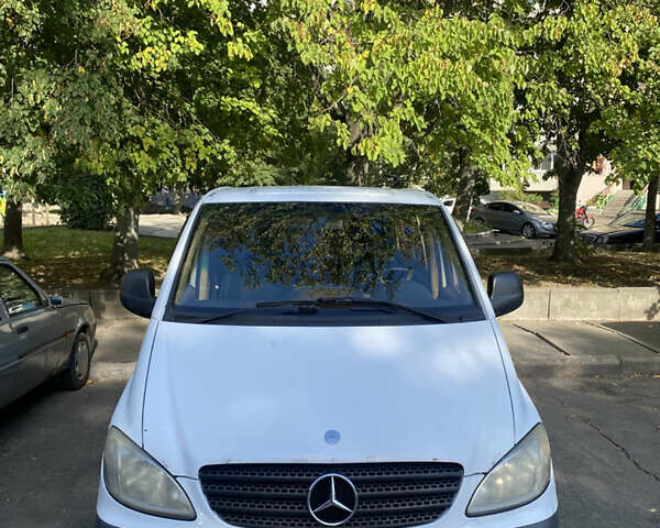 Белый Мерседес Вито, объемом двигателя 2.15 л и пробегом 340 тыс. км за 8200 $, фото 1 на Automoto.ua