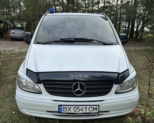 Белый Мерседес Вито, объемом двигателя 2.15 л и пробегом 290 тыс. км за 10500 $, фото 1 на Automoto.ua
