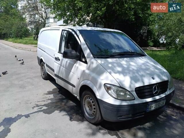Белый Мерседес Вито, объемом двигателя 2.15 л и пробегом 421 тыс. км за 6100 $, фото 1 на Automoto.ua