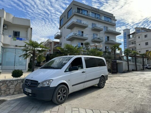 Белый Мерседес Вито, объемом двигателя 2.1 л и пробегом 500 тыс. км за 10000 $, фото 1 на Automoto.ua