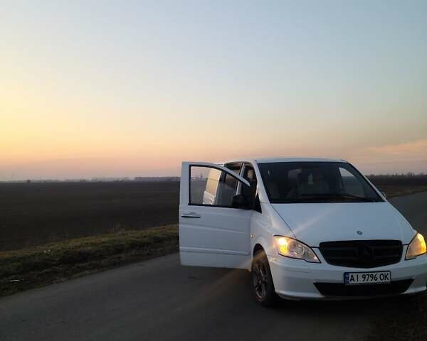 Белый Мерседес Вито, объемом двигателя 2.2 л и пробегом 294 тыс. км за 10500 $, фото 1 на Automoto.ua