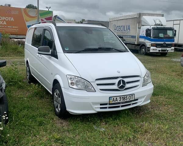 Белый Мерседес Вито, объемом двигателя 2.14 л и пробегом 430 тыс. км за 12000 $, фото 1 на Automoto.ua