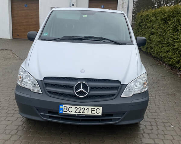 Белый Мерседес Вито, объемом двигателя 2.14 л и пробегом 211 тыс. км за 12500 $, фото 1 на Automoto.ua