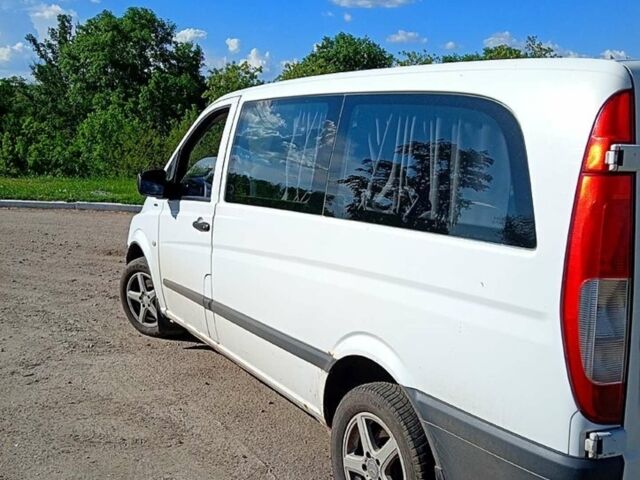 Белый Мерседес Вито, объемом двигателя 2.1 л и пробегом 350 тыс. км за 8500 $, фото 1 на Automoto.ua