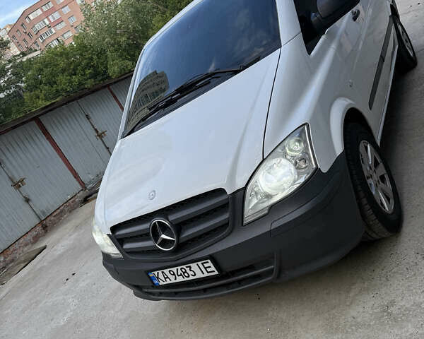 Білий Мерседес Віто, об'ємом двигуна 2.2 л та пробігом 280 тис. км за 11800 $, фото 1 на Automoto.ua