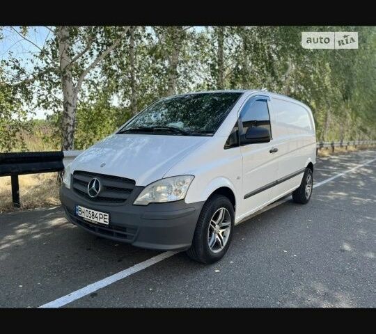 Белый Мерседес Вито, объемом двигателя 2.1 л и пробегом 305 тыс. км за 9200 $, фото 1 на Automoto.ua