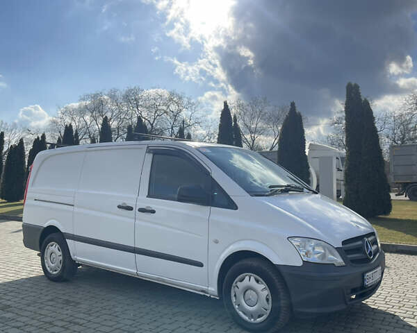 Белый Мерседес Вито, объемом двигателя 2.2 л и пробегом 310 тыс. км за 11500 $, фото 1 на Automoto.ua