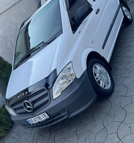 Белый Мерседес Вито, объемом двигателя 2.14 л и пробегом 310 тыс. км за 12500 $, фото 1 на Automoto.ua