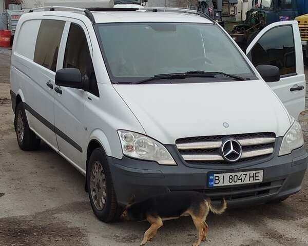 Белый Мерседес Вито, объемом двигателя 2.14 л и пробегом 280 тыс. км за 12000 $, фото 1 на Automoto.ua