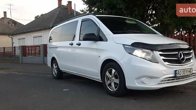 Белый Мерседес Вито, объемом двигателя 2.14 л и пробегом 300 тыс. км за 16500 $, фото 1 на Automoto.ua