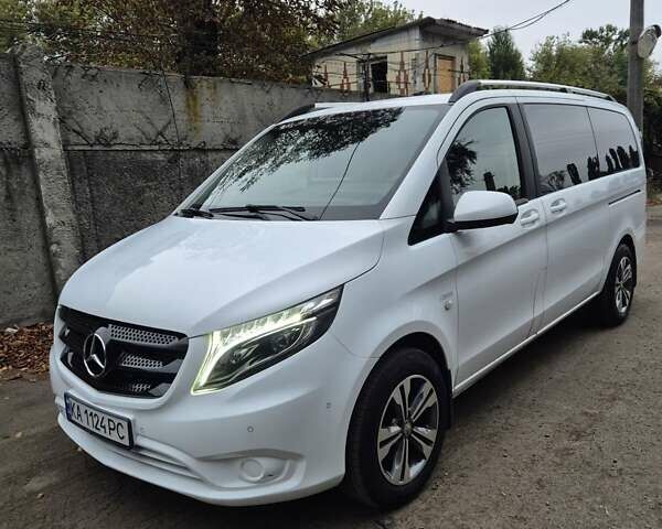 Белый Мерседес Вито, объемом двигателя 2.14 л и пробегом 253 тыс. км за 22999 $, фото 1 на Automoto.ua