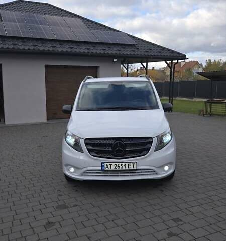 Белый Мерседес Вито, объемом двигателя 2.14 л и пробегом 254 тыс. км за 22204 $, фото 1 на Automoto.ua