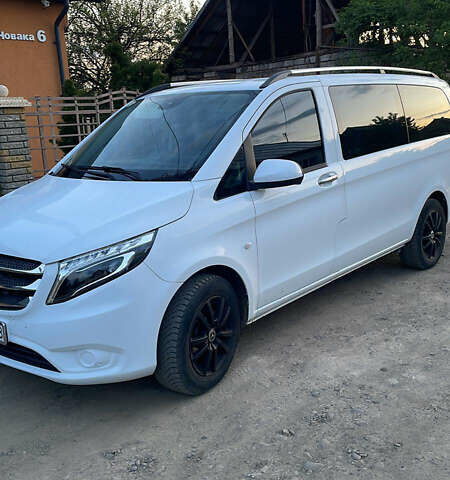 Белый Мерседес Вито, объемом двигателя 2.2 л и пробегом 350 тыс. км за 19000 $, фото 1 на Automoto.ua