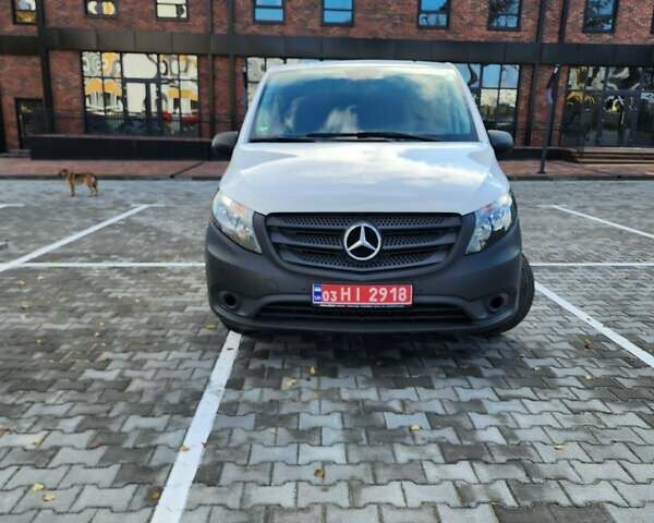 Белый Мерседес Вито, объемом двигателя 2.2 л и пробегом 297 тыс. км за 14300 $, фото 1 на Automoto.ua