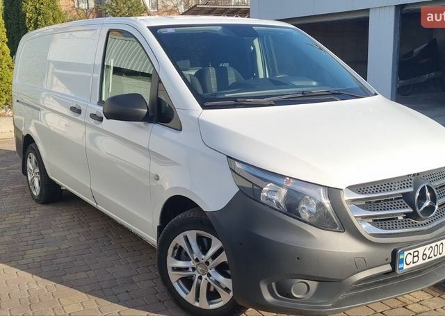 Белый Мерседес Вито, объемом двигателя 2.14 л и пробегом 308 тыс. км за 19500 $, фото 1 на Automoto.ua