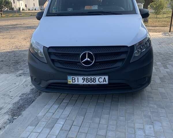 Белый Мерседес Вито, объемом двигателя 1.6 л и пробегом 195 тыс. км за 13700 $, фото 1 на Automoto.ua