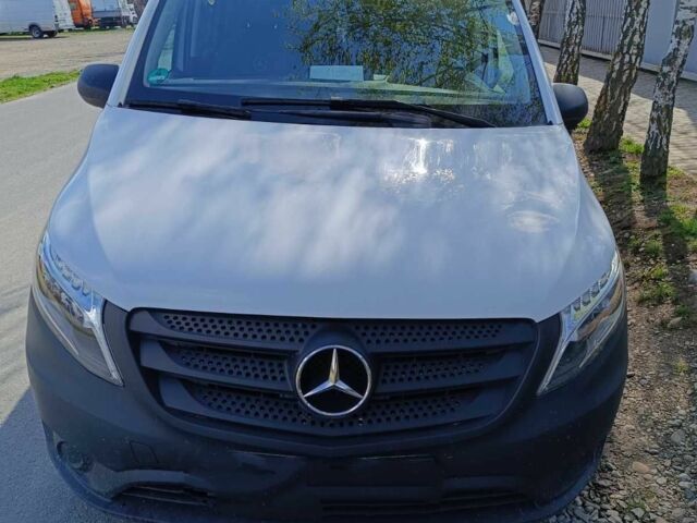 Белый Мерседес Вито, объемом двигателя 2.1 л и пробегом 203 тыс. км за 21000 $, фото 1 на Automoto.ua