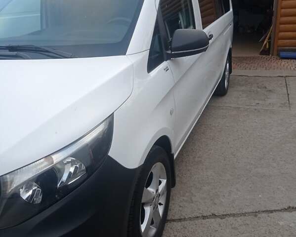 Белый Мерседес Вито, объемом двигателя 2.14 л и пробегом 295 тыс. км за 21500 $, фото 1 на Automoto.ua