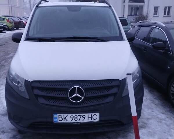 Белый Мерседес Вито, объемом двигателя 2.14 л и пробегом 217 тыс. км за 21000 $, фото 1 на Automoto.ua