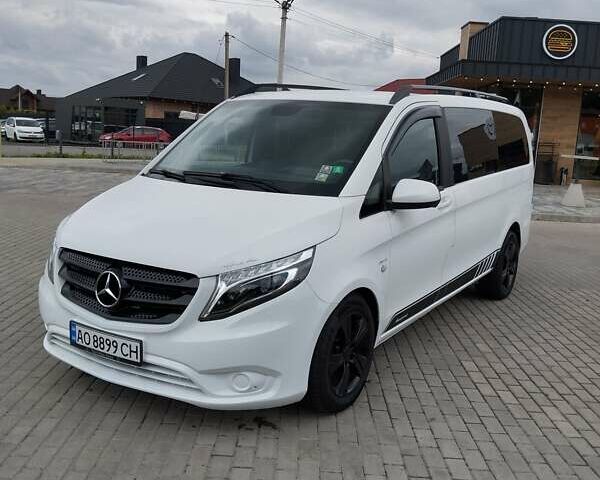 Белый Мерседес Вито, объемом двигателя 2.2 л и пробегом 285 тыс. км за 22000 $, фото 1 на Automoto.ua