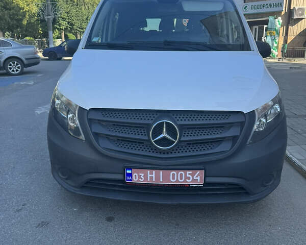 Белый Мерседес Вито, объемом двигателя 2.2 л и пробегом 311 тыс. км за 17500 $, фото 1 на Automoto.ua