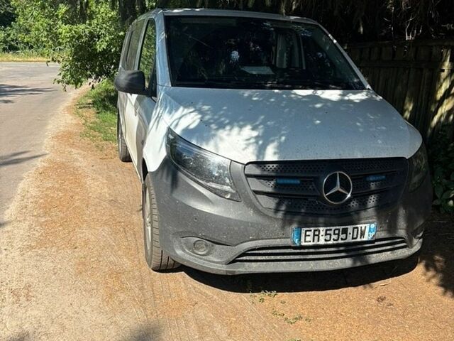 Білий Мерседес Віто, об'ємом двигуна 2.14 л та пробігом 344 тис. км за 8800 $, фото 1 на Automoto.ua