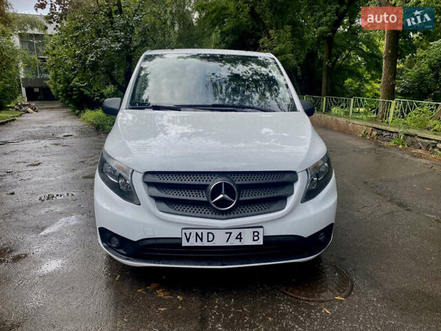 Белый Мерседес Вито, объемом двигателя 2.1 л и пробегом 214 тыс. км за 21000 $, фото 1 на Automoto.ua