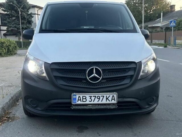 Белый Мерседес Вито, объемом двигателя 2.1 л и пробегом 400 тыс. км за 25200 $, фото 1 на Automoto.ua