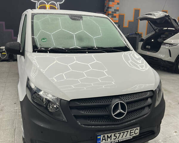 Белый Мерседес Вито, объемом двигателя 0 л и пробегом 206 тыс. км за 17500 $, фото 1 на Automoto.ua