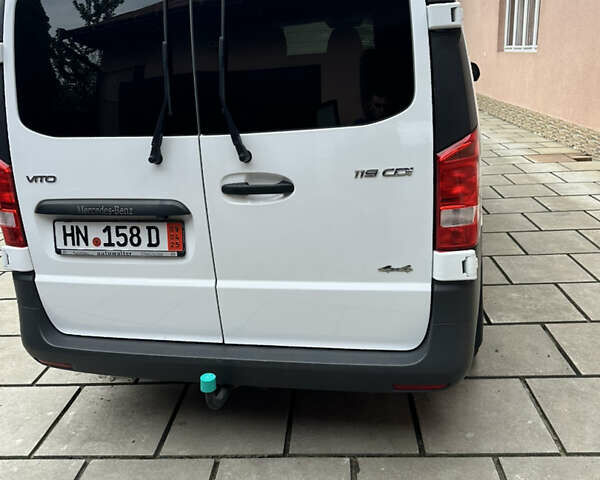 Белый Мерседес Вито, объемом двигателя 2 л и пробегом 220 тыс. км за 26958 $, фото 1 на Automoto.ua