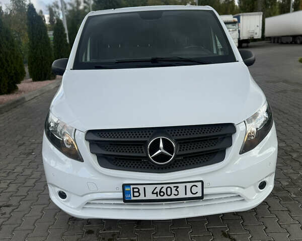Білий Мерседес Віто, об'ємом двигуна 2 л та пробігом 102 тис. км за 34999 $, фото 1 на Automoto.ua