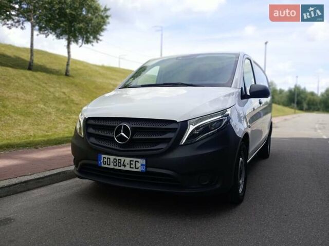 Белый Мерседес Вито, объемом двигателя 2 л и пробегом 225 тыс. км за 23950 $, фото 1 на Automoto.ua