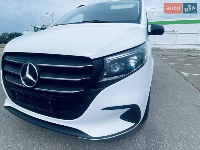 Белый Мерседес Вито, объемом двигателя 2 л и пробегом 110 тыс. км за 46800 $, фото 1 на Automoto.ua