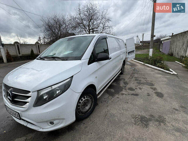 Белый Мерседес Вито, объемом двигателя 1.6 л и пробегом 380 тыс. км за 13000 $, фото 1 на Automoto.ua